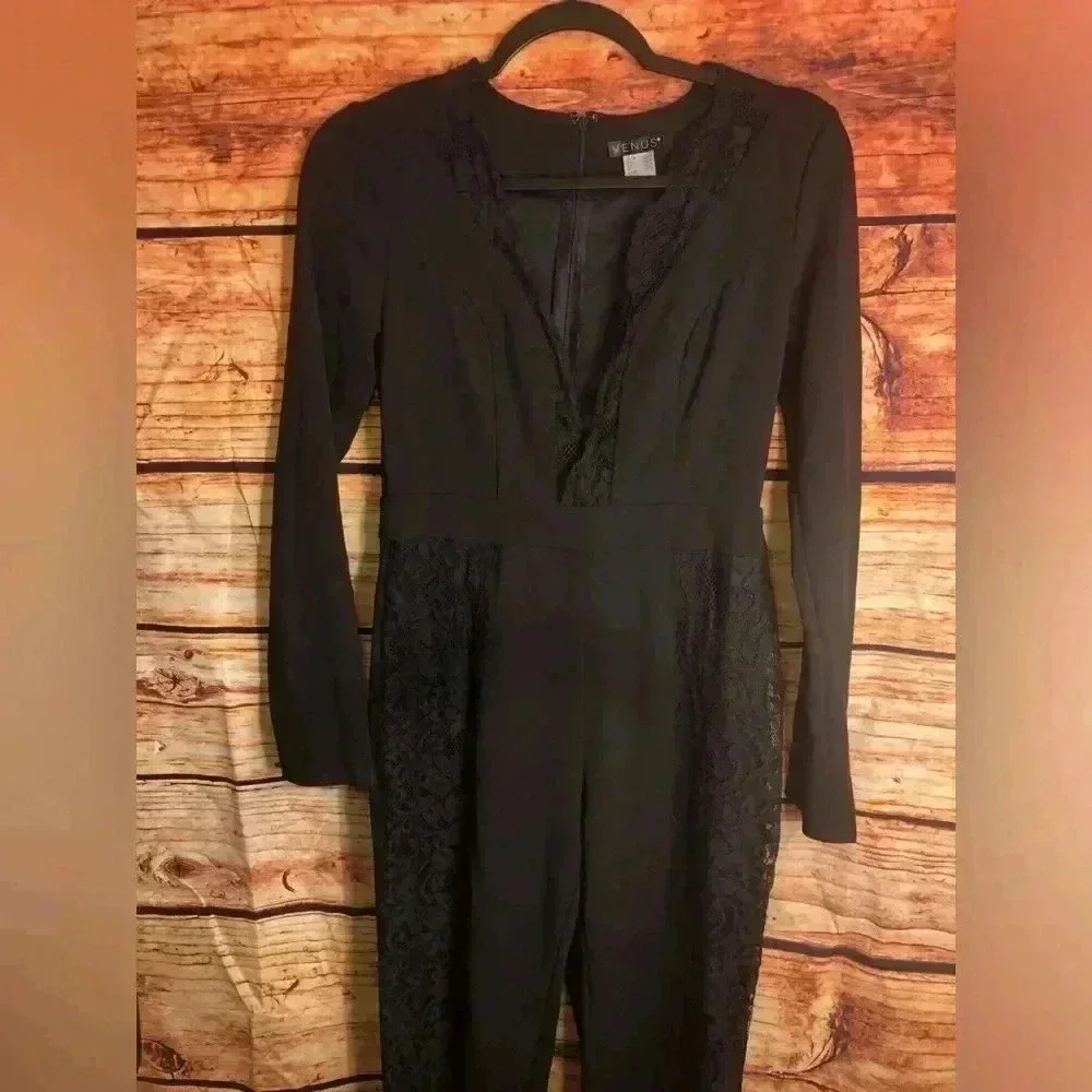 💃🏻🔥Black Lace accent Jumpsuit💃🏻🔥